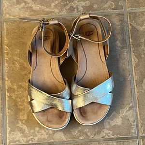 Ugg size 6.5 sandals